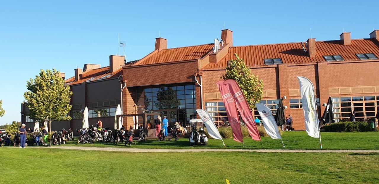 Apartgolf Sobienie Krolewskie Sobienie Szlacheckie Kültér fotó